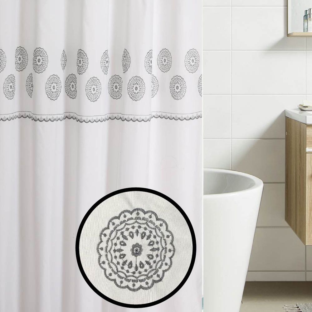 Cortinas bordadas de baño