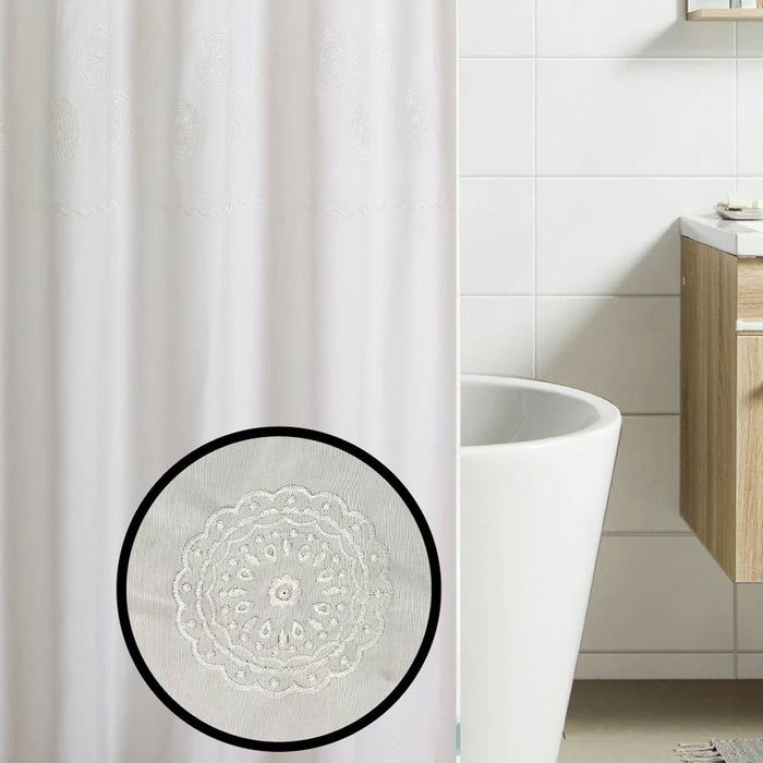Cortinas bordadas de baño